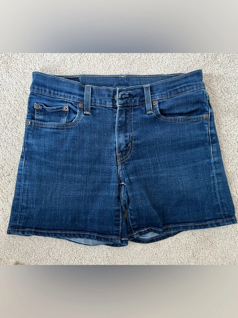 Levi’s Women’s Classic Medium Wash High Waist Denim Jean Shorts Jorts Size 27